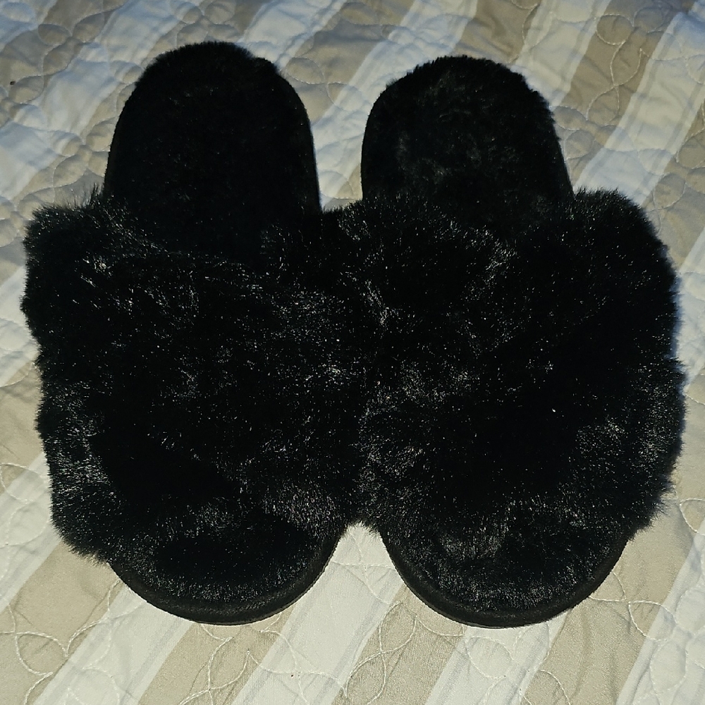 Luxurious Black Faux Fur Slippers for Women